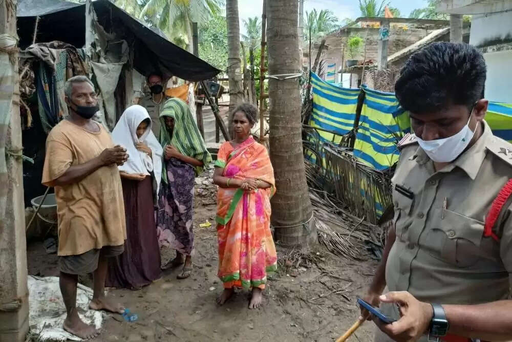 ஒன்றரை ஆண்டுகளாக கொரோனாவுக்கு பயந்து வெளியே வராமல் வீட்டுக்குள் முடங்கி கிடந்த குடும்பம்!!