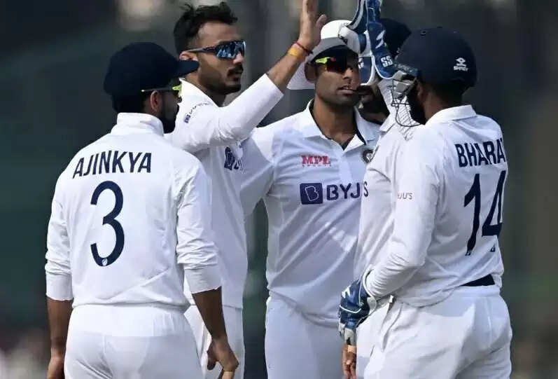 நியூசிலாந்து அணி 296 ரன்களுக்கு ஆல் அவுட்: அக்ஸர் படேல் அசத்தல் பந்துவீச்சு !!