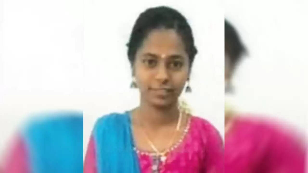 விருதுநகரில் பரபரப்பு..!! 20 வயதே ஆன கர்ப்பிணி பெண் தற்கொலை!!