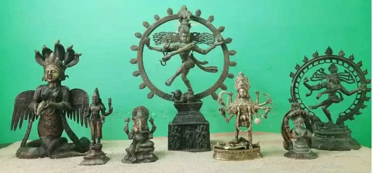 கோடி கணக்கான மதிப்புடைய சிலைகளை விற்க முயன்ற பாஜக மாவட்ட செயலாளர்..!!