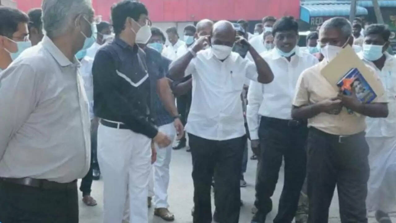 வரும் ஜூன் மாதத்தில் கொரோனா 4-வது அலை..?