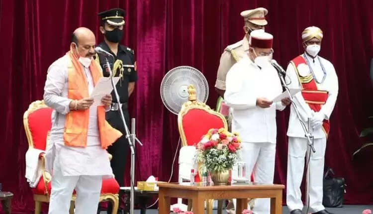 கர்நாடக முதல்வராக பதவி ஏற்றார் பசவராஜ் பொம்மை..!