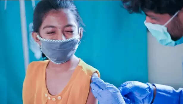 பள்ளிகள் திறந்தாச்சு.. மாணவர்களுக்கு தடுப்பூசி குறித்து அரசு திடீர் அறிவிப்பு !!