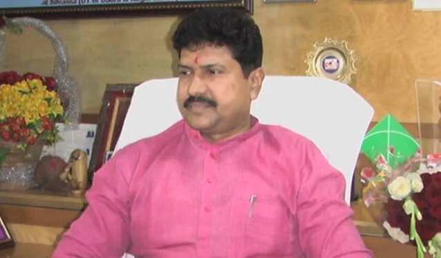 அதிர்ச்சி..! ஹோட்டலில் எம்.பி தற்கொலை! சிக்கிய பரபரப்பு கடிதம் !!