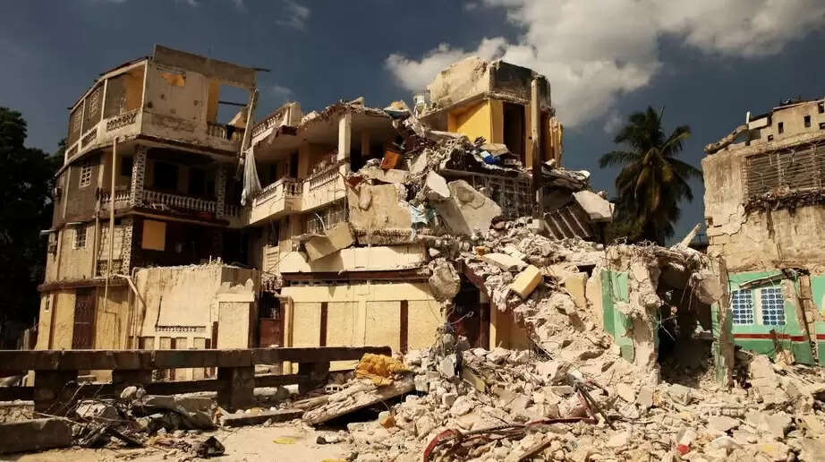 தோண்ட தோண்ட கிடைக்கும் சடலங்கள்.. 5 நாட்களில் பலி எண்ணிக்கை 2,189 ஆக உயர்வு !! தோண்ட தோண்ட கிடைக்கும் சடலங்கள்.. 5 நாட்களில் பலி எண்ணிக்கை 2,189 ஆக உயர்வு !!