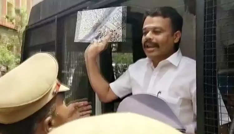 யுவராஜுக்கு 3 ஆயுள் தண்டனைகள் விதிப்பு - சிறப்பு நீதிமன்றம் உத்தரவு..!! யுவராஜுக்கு 3 ஆயுள் தண்டனைகள் விதிப்பு - சிறப்பு நீதிமன்றம் உத்தரவு..!!