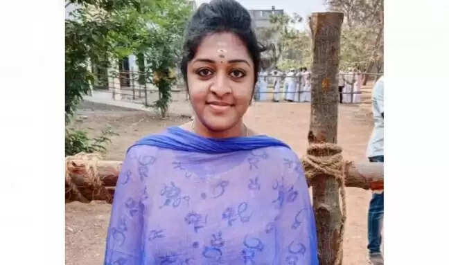 தேர்தல் சுவாரஸ்யம்.. திமுக, அதிமுக வேட்பாளர்களின் டெபாஷிட்டை காலிசெய்த மாணவி