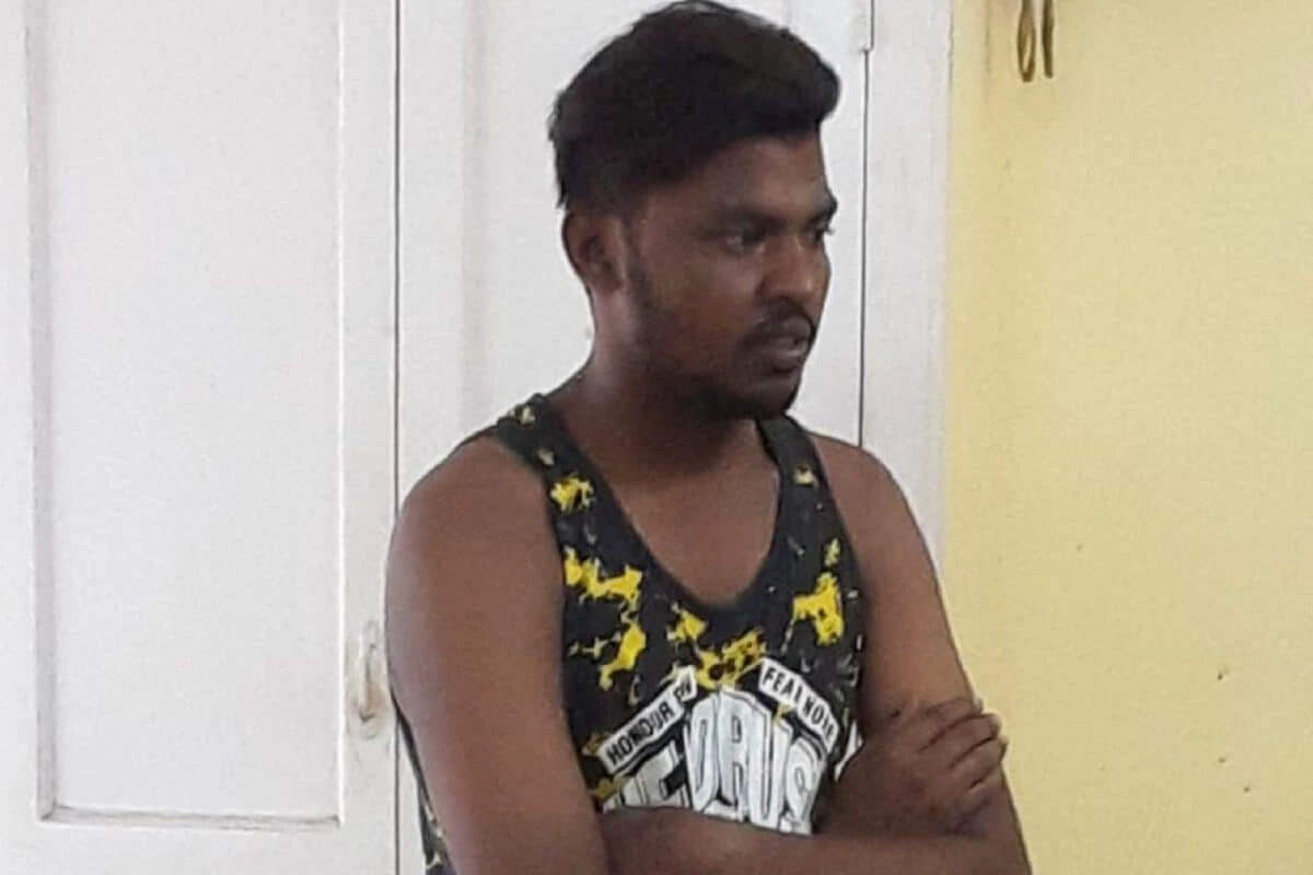 சங்கீதா ஓட்டல் பாத்ரூமில் செல்போனை வைத்து பெண்களை வீடியோ எடுத்த ஊழியர் கைது..!!
