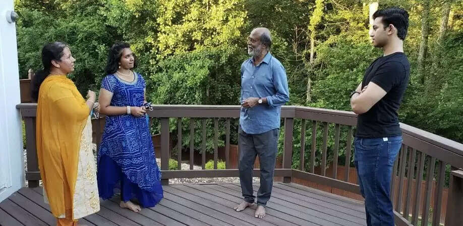 அமெரிக்காவில் ரசிகர்களுடன் புகைப்படம் எடுத்துக்கொண்ட ரஜினி!!