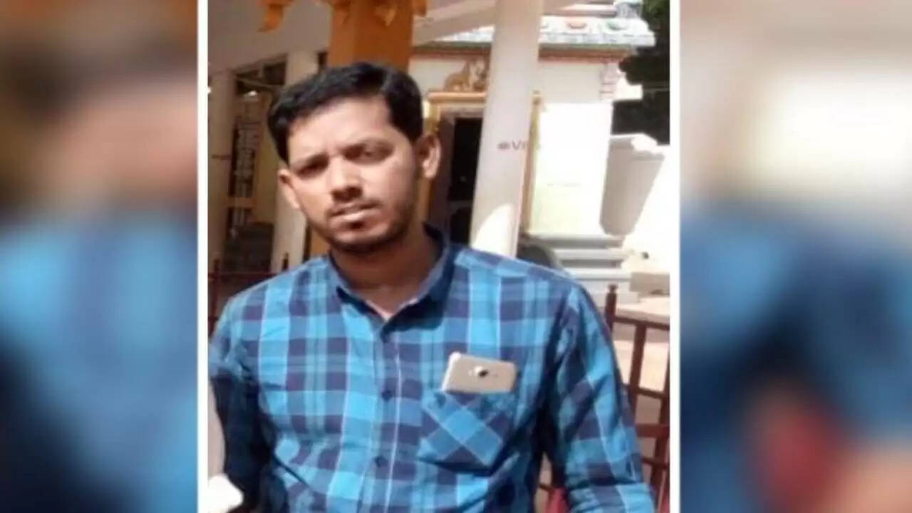 பொங்கல் தொகுப்பில் பல்லி என சுட்டிக்காட்டியவர் மகன் திடீரென தீக்குளித்தார்..!!