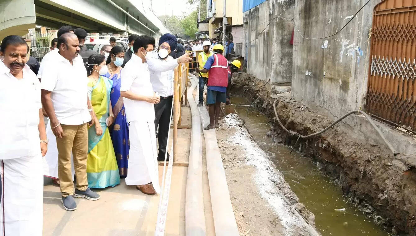 மழைநீர் வடிகால் பணிகளை நேரில் ஆய்வு செய்த முதல்வர்!!