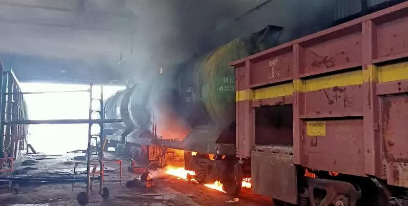 பெரம்பூர் ரயில்வே பணிமனையில் தீ விபத்து!!