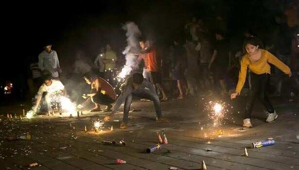 உத்தரவை மீறி அதிக அளவில் பட்டாசுகள் வெடிக்கப்படுகின்றன.. நீதிபதிகள் கவலை !!