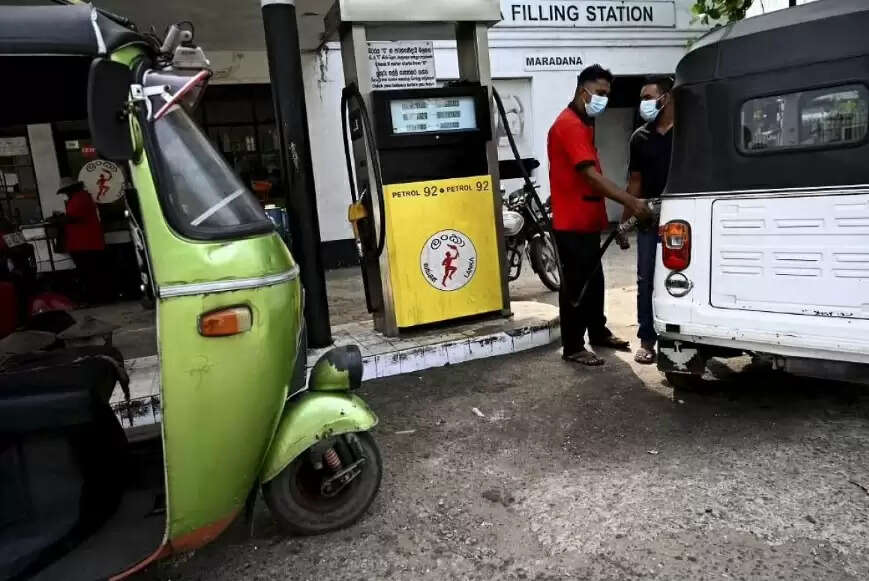 பெட்ரோல் ஒரு லிட்டர் ரூ.254! எங்கே தெரியுமா?