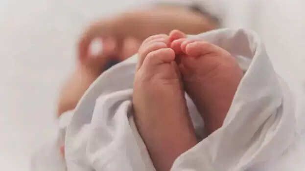 பெண் குழந்தை பிறந்ததால் மனைவியிடம் ரூ.5 லட்சம் வரதட்சணை கேட்ட கணவன்!!