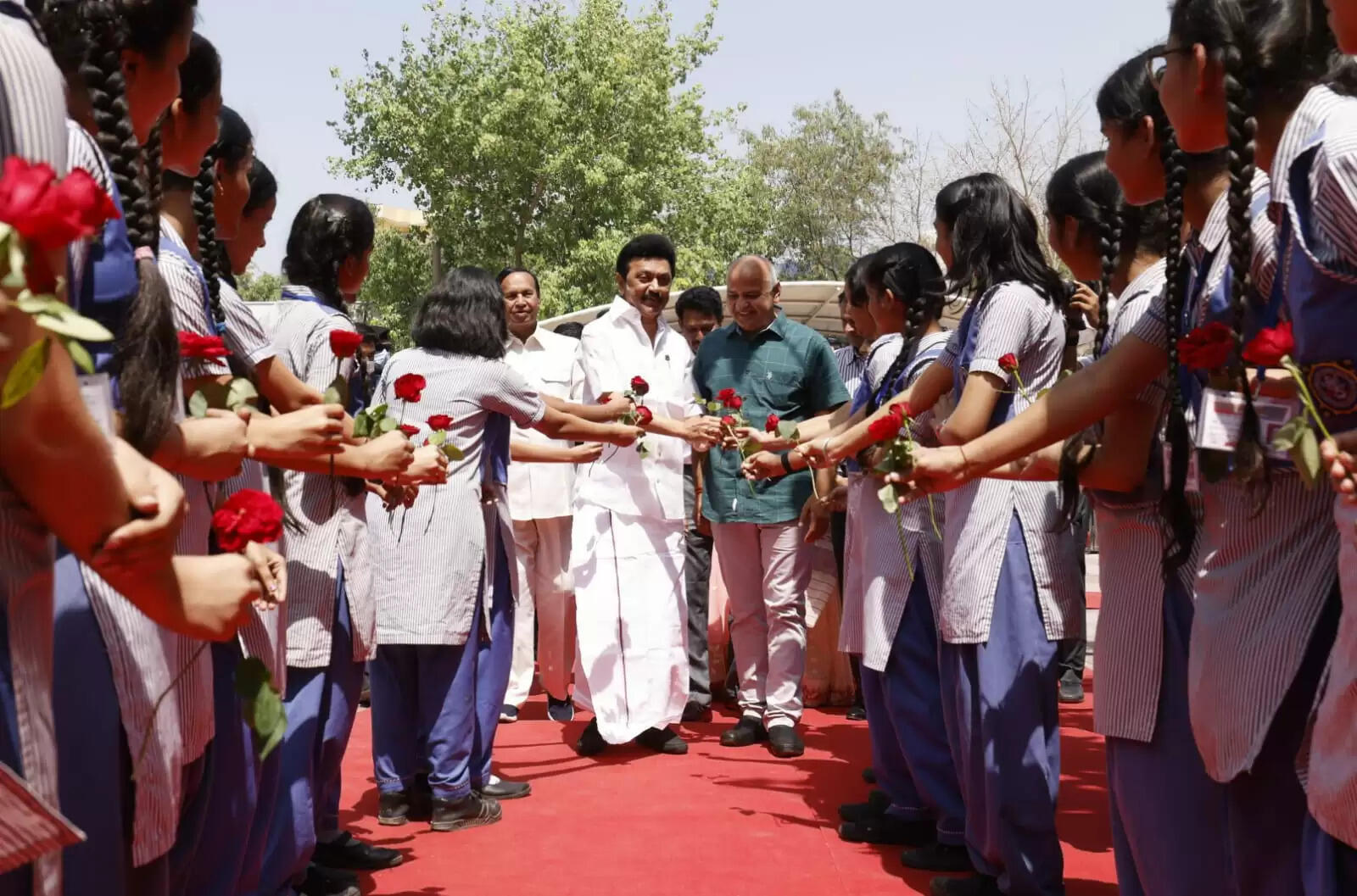 மாணவர்களை ஊக்கப்படுத்திய முதல்வர் ஸ்டாலின்..!! மாணவர்களை ஊக்கப்படுத்திய முதல்வர் ஸ்டாலின்..!!
