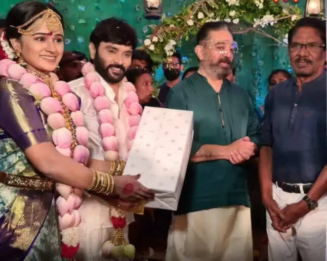 காதலியை கரம்பிடித்தார் கவிஞர் சினேகன்..!