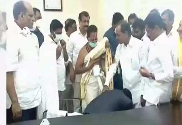 முதல்வர் காலில் விழுந்தது ஏன்..? - கலெக்டர் விளக்கம்..!