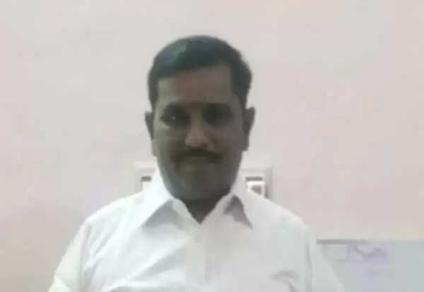 திமுக பிரமுகர்கள் தொல்லையால் தற்கொலை.. ஆடியோ வெளியிட்ட ஆய்வாளர்..! திமுக பிரமுகர்கள் தொல்லையால் தற்கொலை.. ஆடியோ வெளியிட்ட ஆய்வாளர்..!
