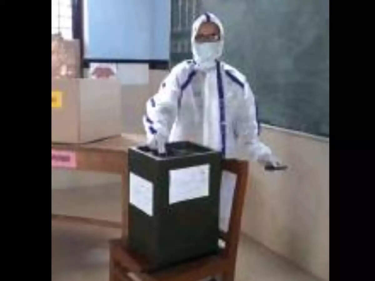 கொரோனா நோயாளிகளும் வாக்களிக்கலாம்! தேர்தல் ஆணையம் அதிரடி அறிவிப்பு!