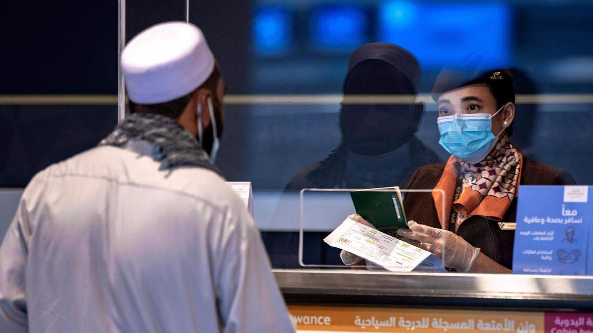 அமீரகம் செல்பவரா நீங்கள் ? அப்போ கொரோனா டெஸ்ட் கட்டாயம்!