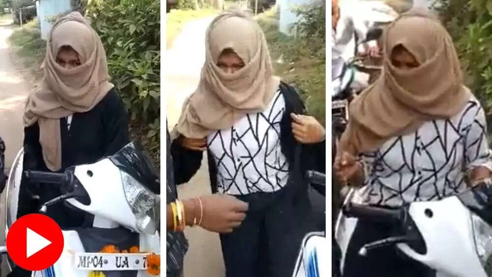 நடுரோட்டில் இளம் பெண்ணின் புர்காவை கழற்ற வைத்த கும்பல்.. வைரல் வீடியோ