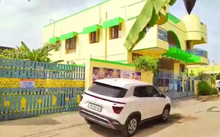 ஏ.வி.சாரதி வீட்டில் வருமான வரித்துறையினர் சோதனை !! ஏ.வி.சாரதி வீட்டில் வருமான வரித்துறையினர் சோதனை !!