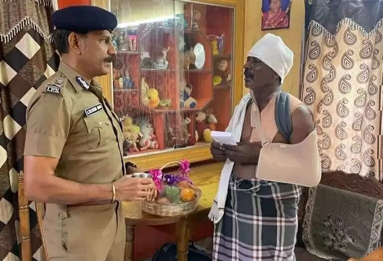சப்-இன்ஸ்பெக்டர் மீது மோதி நிற்காமல் சென்ற ஆட்டோ! சப்-இன்ஸ்பெக்டர் மீது மோதி நிற்காமல் சென்ற ஆட்டோ!