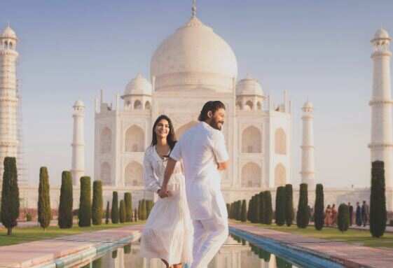 10-ம் ஆண்டு திருமண நாளை தாஜ்மஹாலில் பிரமாண்டமாக கொண்டாடிய பிரபல நடிகர்..!