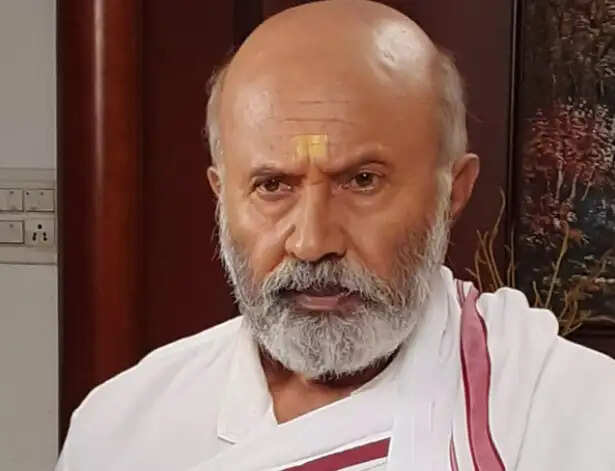 தவறி விழுந்து கோமாவுக்கு சென்ற பிரபல நடிகர் !! ரசிகர்கள் பெரும் அதிர்ச்சி..