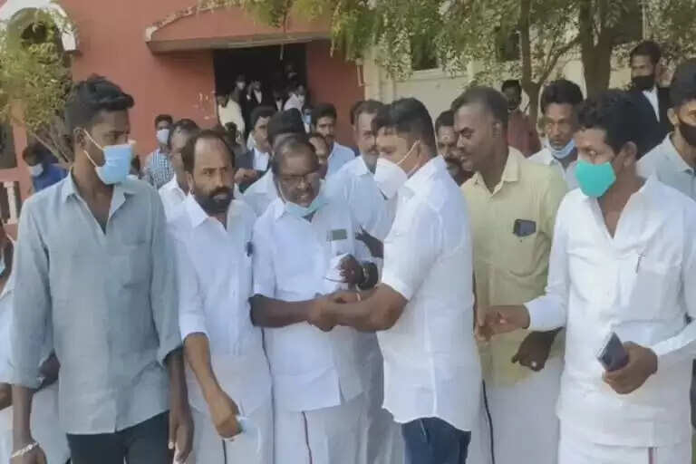 நகராட்சித் தலைவர் படுகொலை.. திமுக நிர்வாகி உட்பட 8 பேர் விடுதலை..!