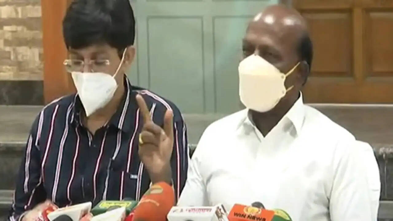 தமிழ்நாட்டில் நுழைந்த ஒமைக்ரான்.. ஒருவருக்கு உறுதி செய்யப்பட்டுள்ளதாக அமைச்சர் தகவல்! தமிழ்நாட்டில் நுழைந்த ஒமைக்ரான்.. ஒருவருக்கு உறுதி செய்யப்பட்டுள்ளதாக அமைச்சர் தகவல்!