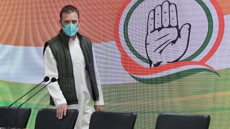 2 பேரின் வளர்ச்சிக்காக மக்களிடமிருந்து கொள்ளையடிப்பது சரியா - ராகுல் காந்தி ட்வீட் !!