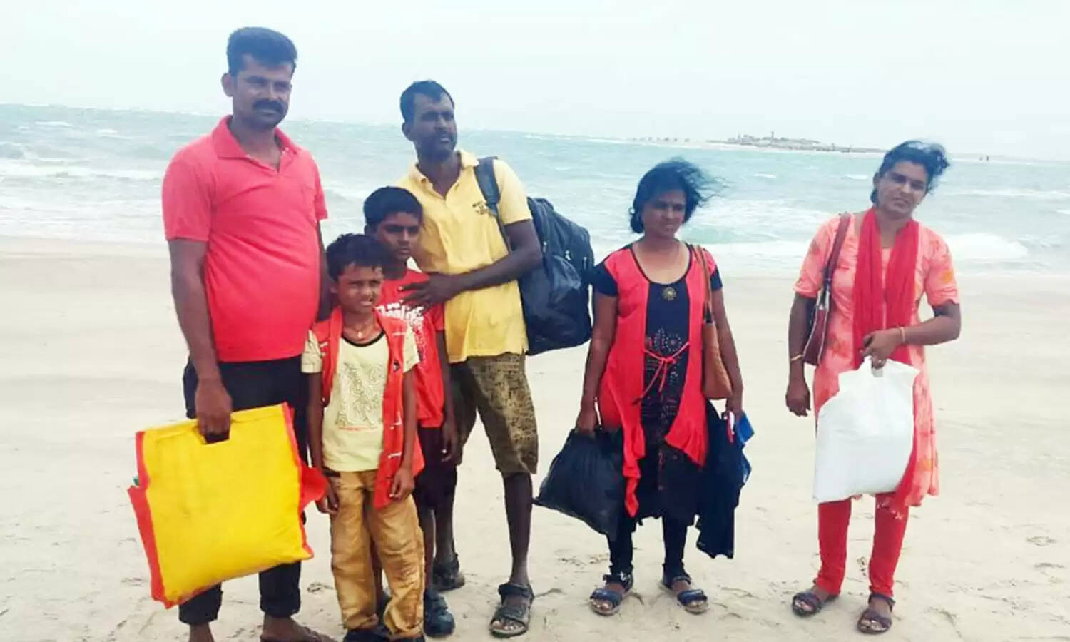 2 குடும்பங்களை சேர்ந்த 6 பேர்.. அகதிகளாக தமிழகத்தில் தஞ்சம்..!