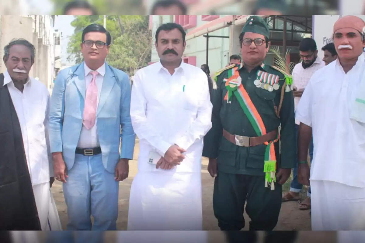 நேதாஜியுடன் வந்து வேட்புமனு தாக்கல்.. கவனம் ஈர்த்த கோவை வேட்பாளர்..!