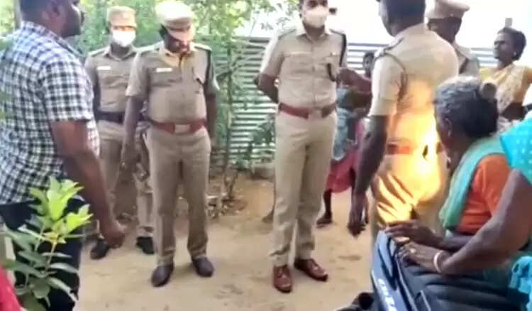 நள்ளிரவில் பயங்கரம்.. வீட்டின் வெளியே தூங்கிய டிரைவர் கழுத்தறுத்து கொலை..!