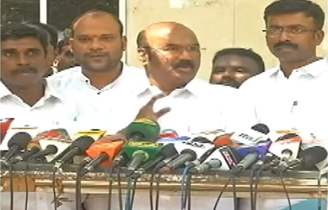 தேர்தல் ஆணையம் ரோபோ... திமுகவிடம் ரிமோட்! ஜெயக்குமார் குற்றச்சாட்டு..!!