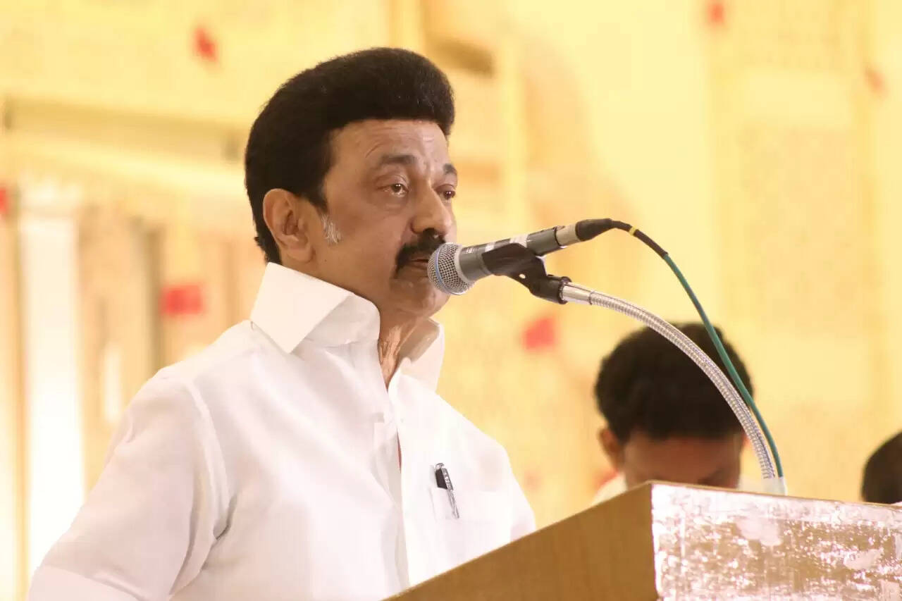 கே.என்.நேரு மனைவியை இப்படித்தான் கொஞ்சுவார்.. முதல்வர் ஸ்டாலின் ‘கலகல’..! கே.என்.நேரு மனைவியை இப்படித்தான் கொஞ்சுவார்.. முதல்வர் ஸ்டாலின் ‘கலகல’..!