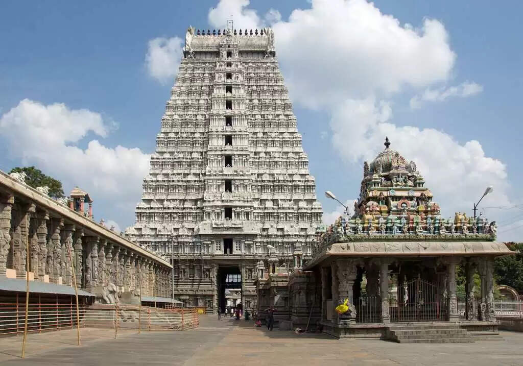 கோவில்களில் கடவுள் மட்டுமே விஐபி : நீதிமன்றம் அதிரடி!!