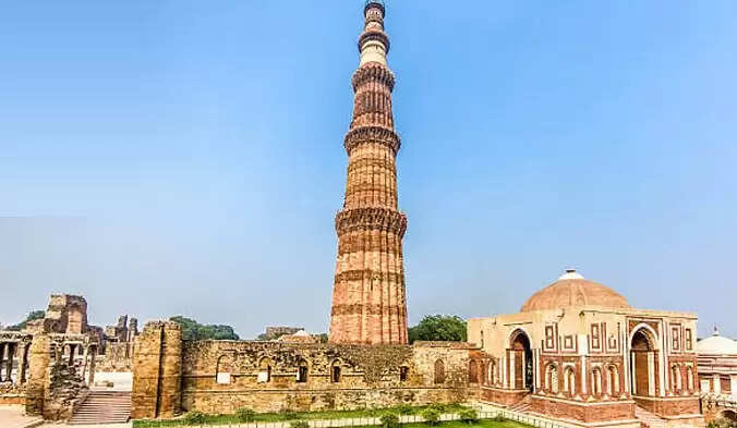 அது குதுப்மினார் இல்லை.. விஷ்ணு ஸ்தம்பம் - இந்து அமைப்பினர் போராட்டம் !!