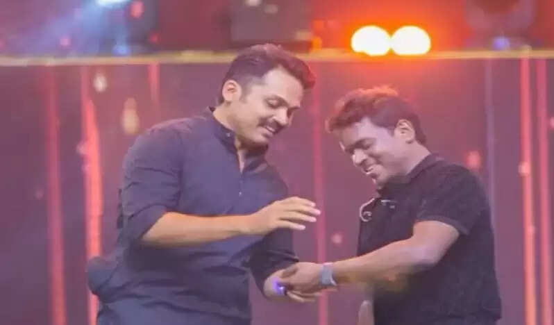 25 ஆண்டு கால இசைப்பயணம்.. யுவனை நெகிழவைத்த நடிகர் கார்த்தி !!