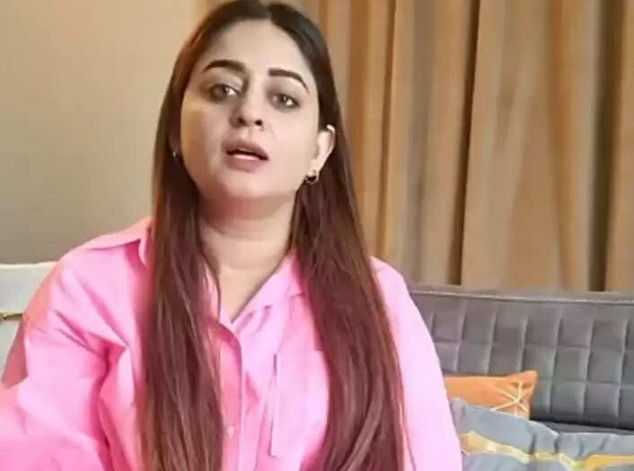 பிரபல நடிகைக்கு பாலியல் மிரட்டல்.. பகீர் கிளப்பும் வீடியோ !! பிரபல நடிகைக்கு பாலியல் மிரட்டல்.. பகீர் கிளப்பும் வீடியோ !!