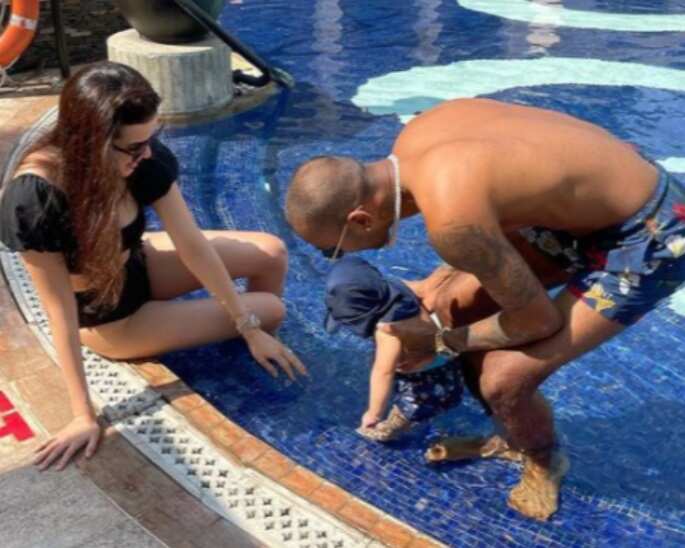 மகனுடன் விளையாடும் ஹர்திக் பாண்ட்யா ! வைரலாகும் மனைவி பதிவிட்ட வீடியோ !! மகனுடன் விளையாடும் ஹர்திக் பாண்ட்யா ! வைரலாகும் மனைவி பதிவிட்ட வீடியோ !!