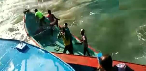 மீனவர்கள் கொலை.. இலங்கை கடற்படையினரை கைது செய்ய கோரி வழக்கில் நீதிபதி அதிரடி உத்தரவு !