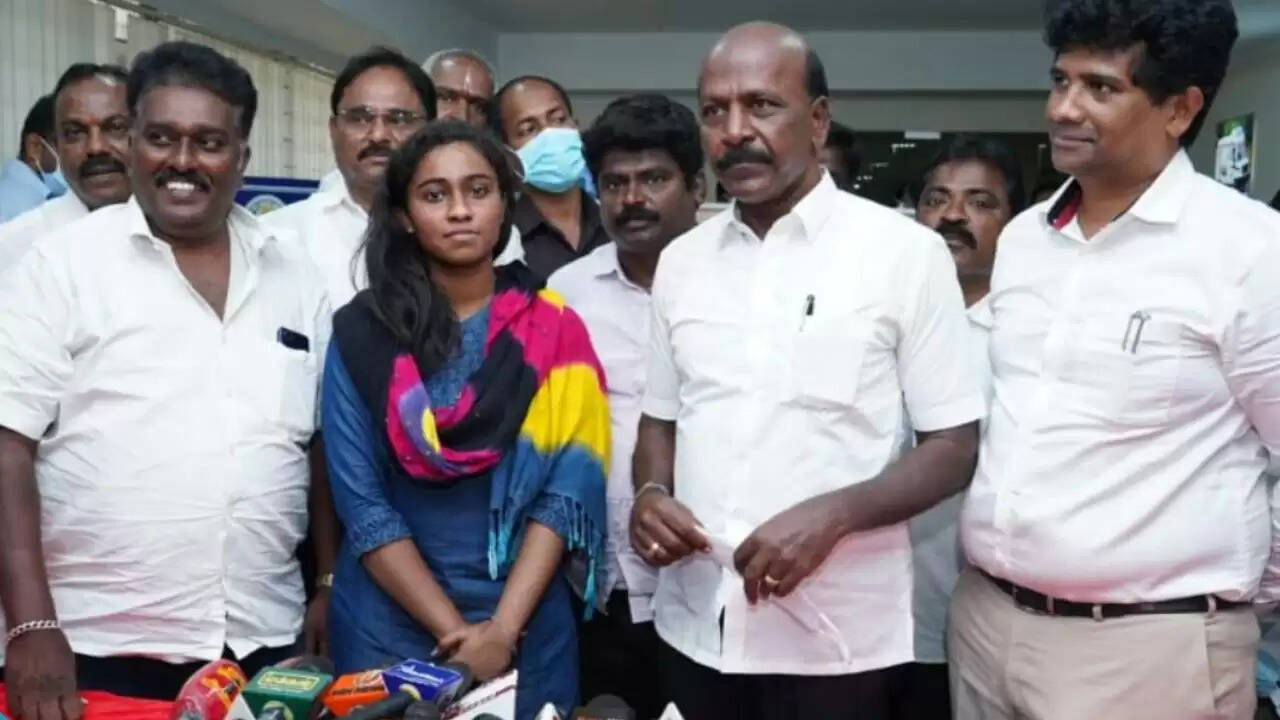 உக்ரைன் தமிழர்களை மீட்க சென்னையில் கட்டுப்பாட்டு அறை திறப்பு..!!