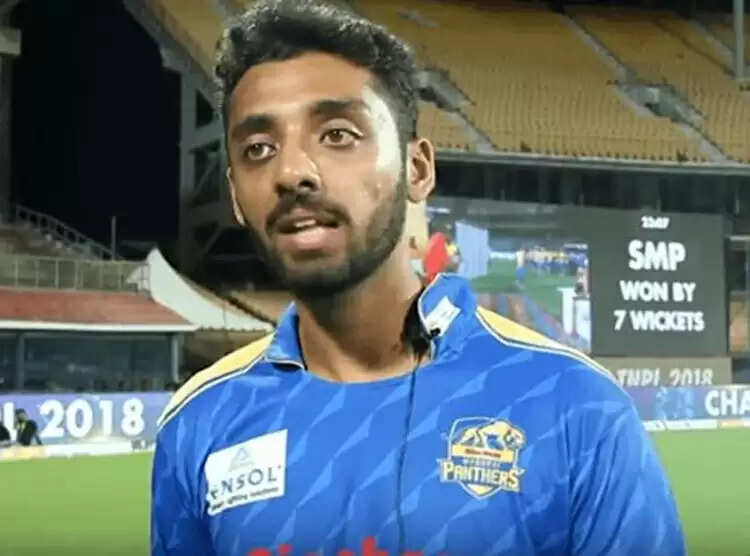 டி20 உலகக்கோப்பை.. பாகிஸ்தானுக்கு எதிராக களமிறங்கிய தமிழக வீரர் வருண் சக்ரவர்த்தி !!