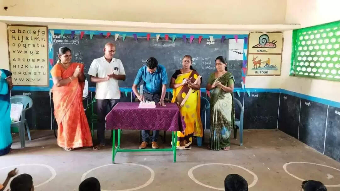 வகுப்பறையில் பிறந்த நாள் கொண்டாட்டம் – ஆசிரியர், தலைமை ஆசிரியை சஸ்பெண்ட்!!