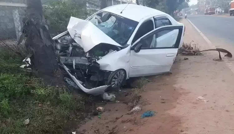 கடலூர் அருகே சோகம்.. மரத்தின் மீது கார் மோதல்.. முதிய தம்பதி உட்பட மூவர் பலி..!