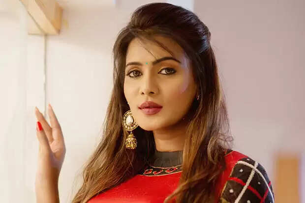 “தற்கொலை செய்து கொள்ளப்போகிறேன்..!” - பிரபல தமிழ் பிக்பாஸ் நடிகையால் பரபரப்பு