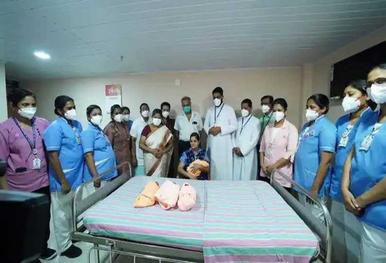கேரள தம்பதியின் 18 வருட ஏக்கம் தீர்ந்தது.. ஒரு பிரசவத்தில் 4 குழந்தைகள்..! கேரள தம்பதியின் 18 வருட ஏக்கம் தீர்ந்தது.. ஒரு பிரசவத்தில் 4 குழந்தைகள்..!